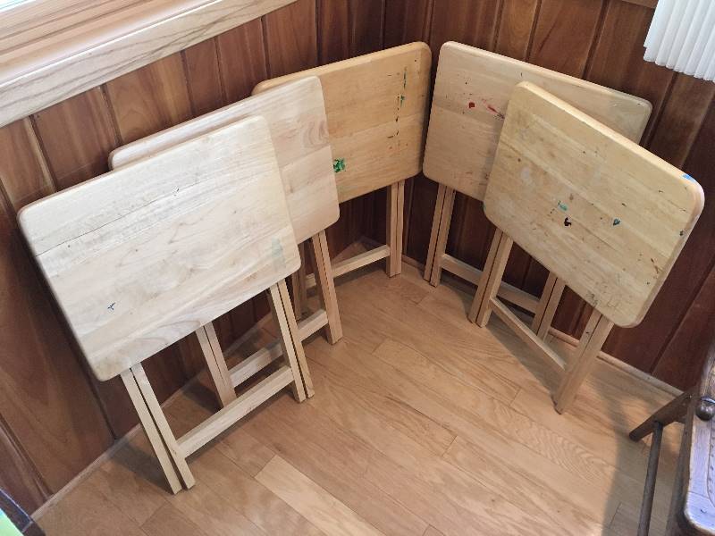 lot 56 image: 5 Wooden TV Trays