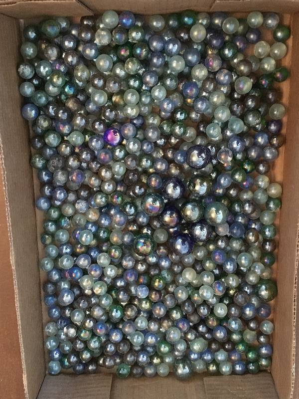 lot 63 image: Flat of Marbles - 2 Sizes