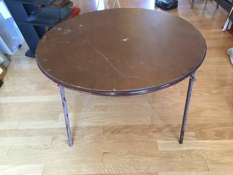 lot 66 image: 39 Round Folding Card Table