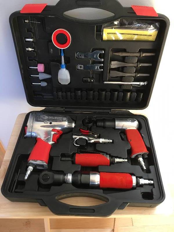 lot 11 image: Husky Impact Wrench & Grinder