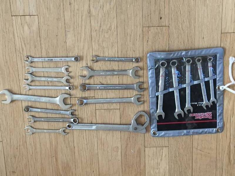 lot 22 image: Wrenches - Craftsman & Popular Mechanics
