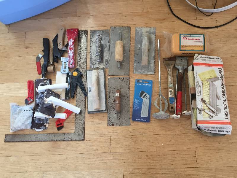 lot 24 image: Wallpaper & Sheetrock Taping Tools