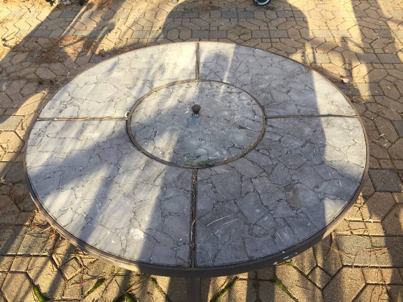 lot 110 image: Outdoor Table