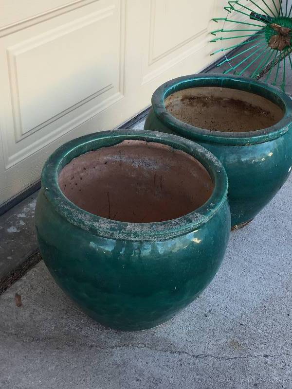 lot 118 image: Heavy Outdoor Pots Teal