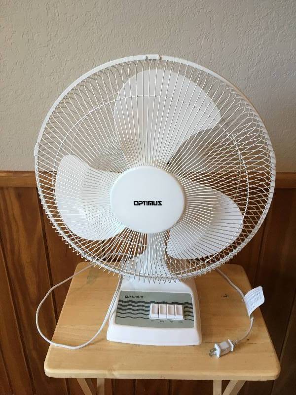 lot 31 image: Optimus Table Fan F-1610