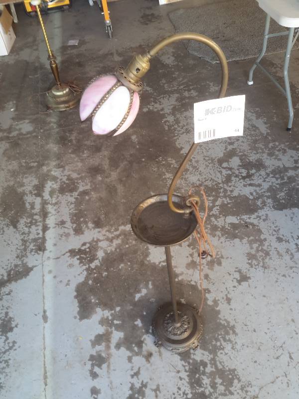 Nice Tulip shaped floor lamp..