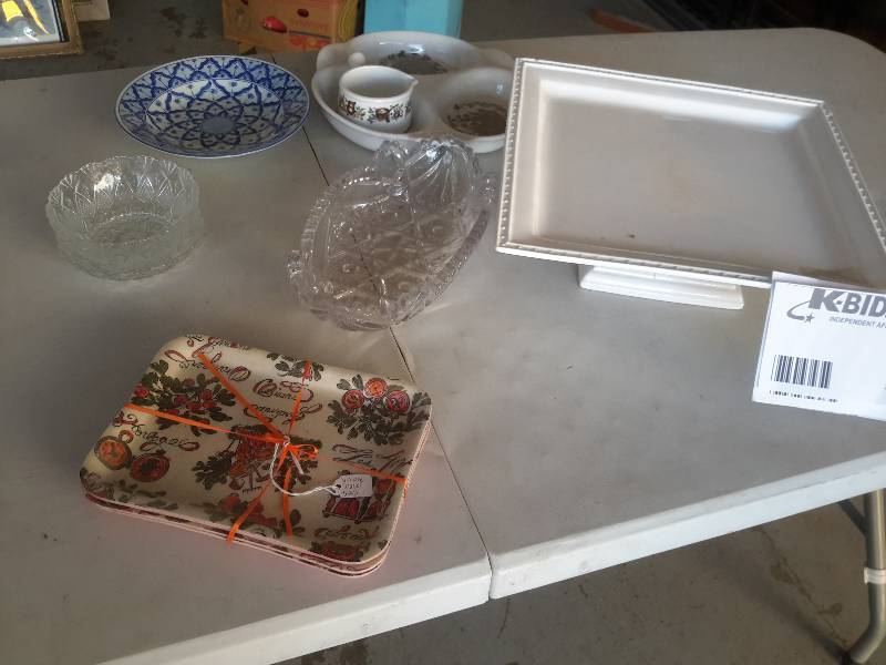 Misc. Glassware and trays a pictured
