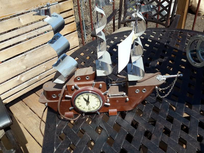 Boat theme clock.. Owner says it works