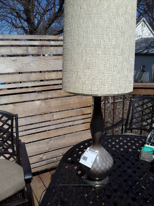 Mid Century Lamp.. Approx 30 in tall