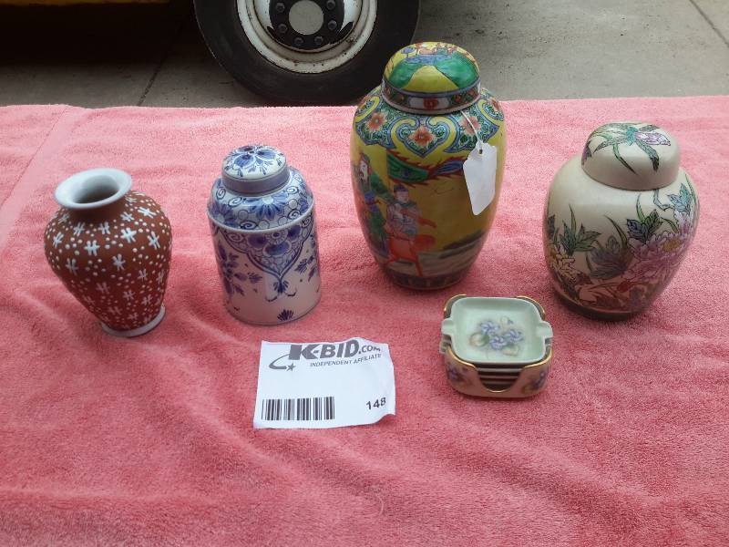 5 nice urns and vases as pictured. Asian Theme