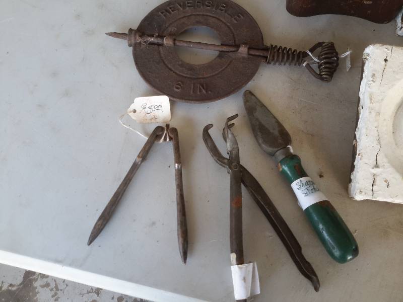 Lot of vintage items as pictured.. Look at the closeups