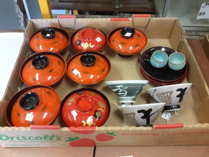 Set of Asian Theme rice bowls with covers.. Other bowls as pictured