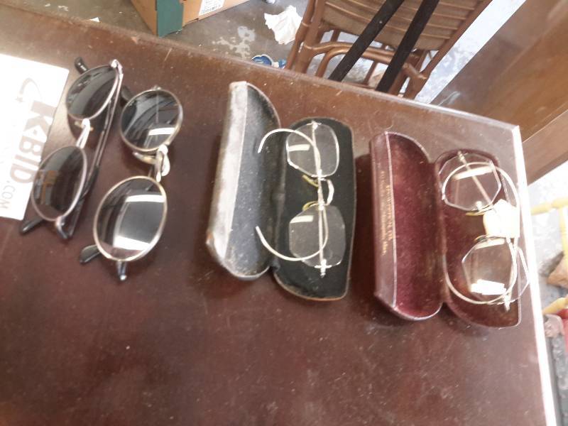 4 pair of vintage regular and sun glasses