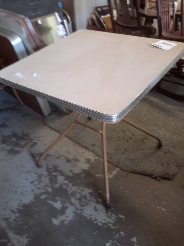 Vintage Folding table.. 36in x 36in.