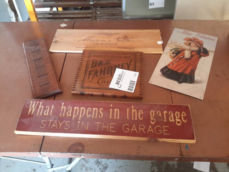 Misc. Wood signs.. One metal Christmas Theme