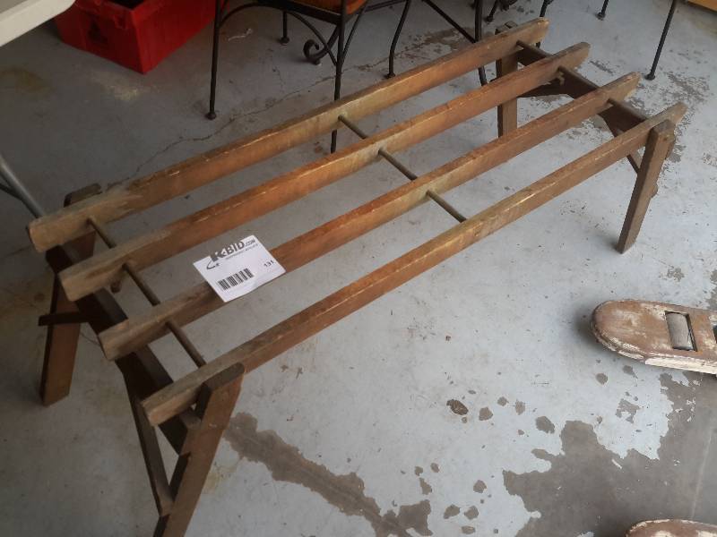 Nice folding plant standbench