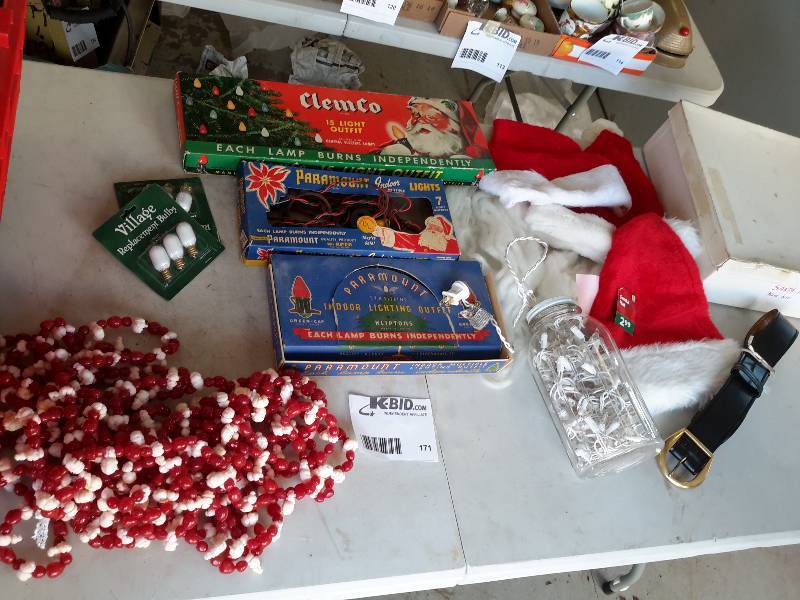 Christmas dcor as pictured