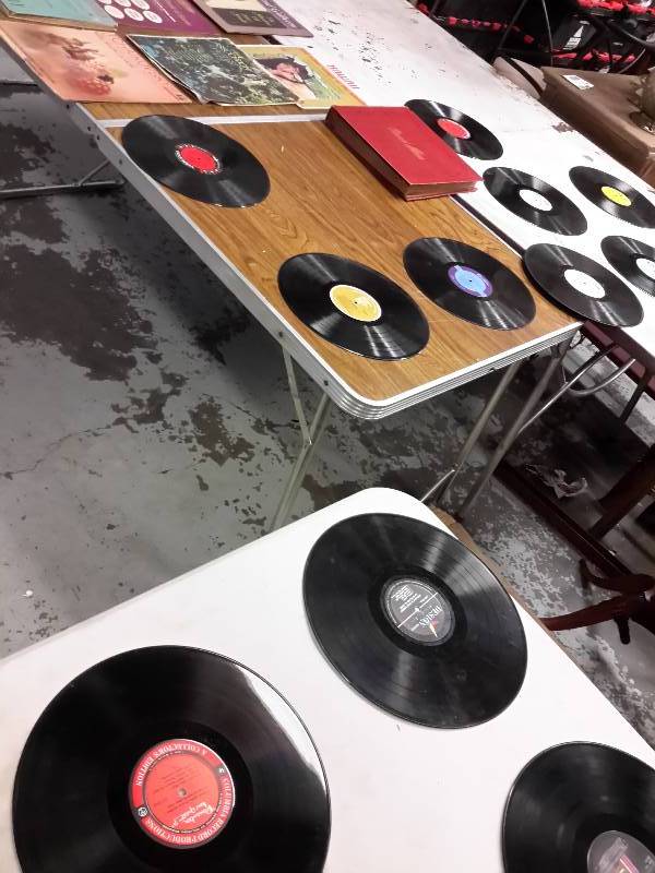 lot of misc. records.. No covers on many