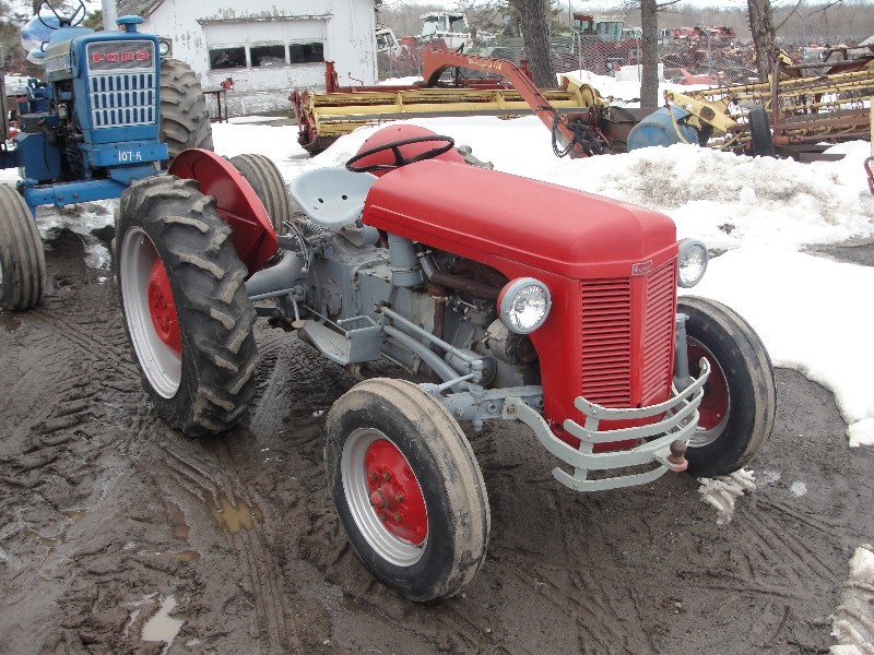 lot 2 image: TO30 FERGESON TRACTOR