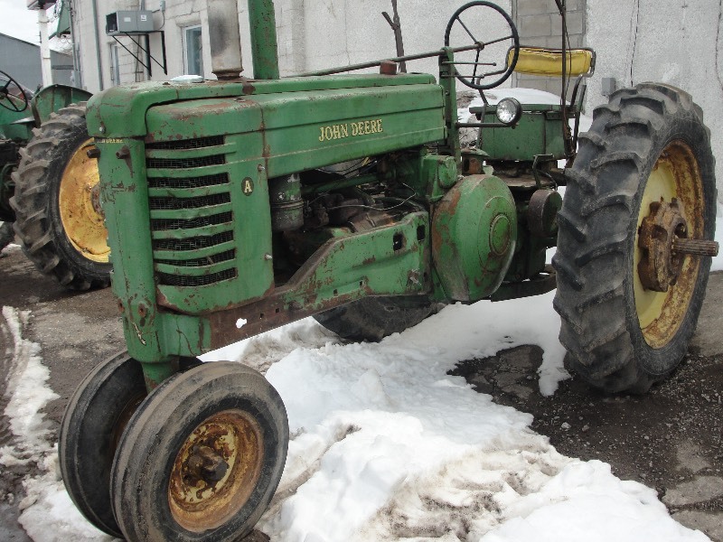 lot 5 image: JOHN DEERE A TRACTOR