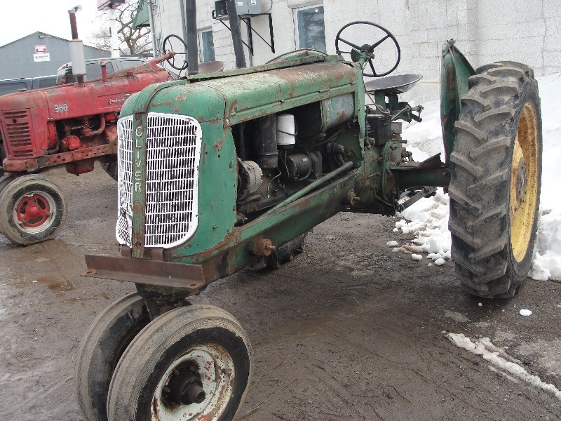 lot 6 image: 70 OLIVER TRACTOR