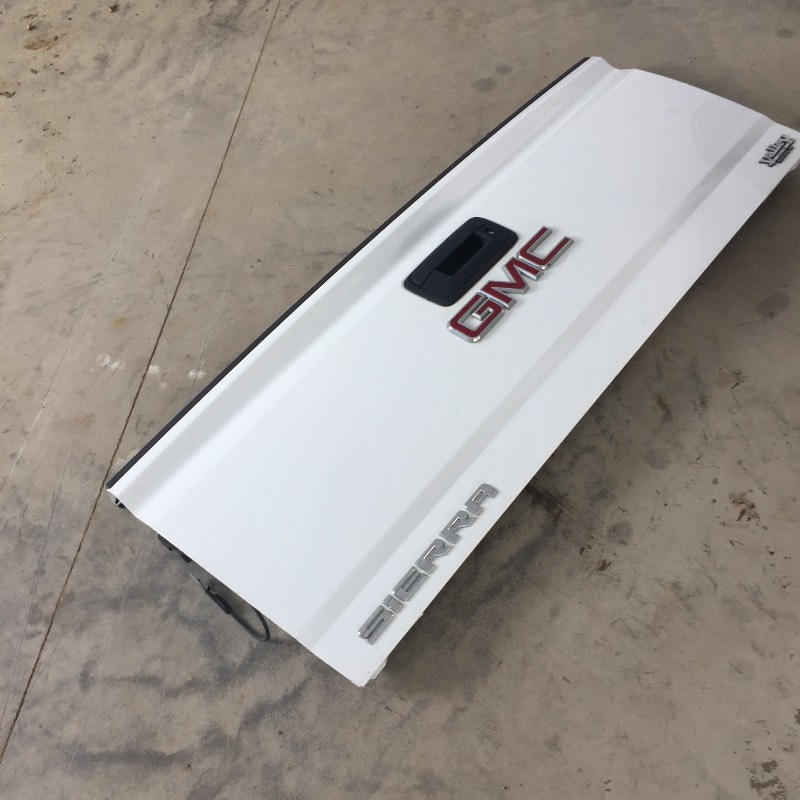 lot 1 image: 2014 - 2018 GMC SIERRA TAIL GATE
