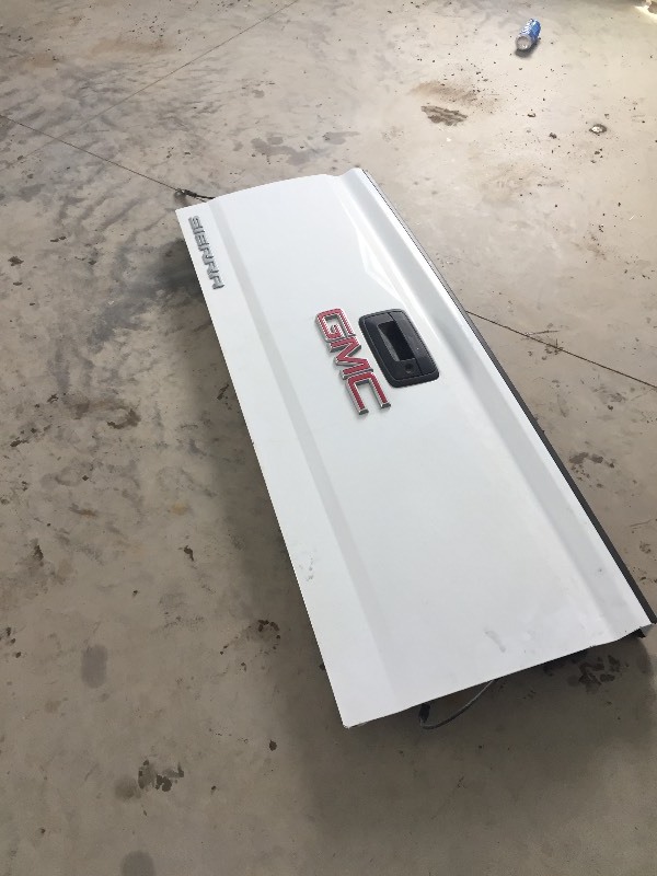 lot 3 image: 2014 - 2018 GMC SIERRA TAIL GATE
