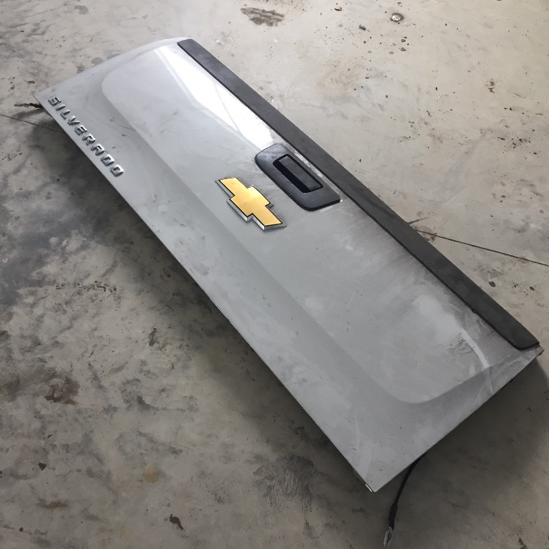 lot 4 image: 2008 -2013 SILVERADO TAIL GATE