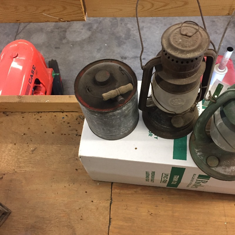 3- VINTAGE LAMPS AND OIL CAN