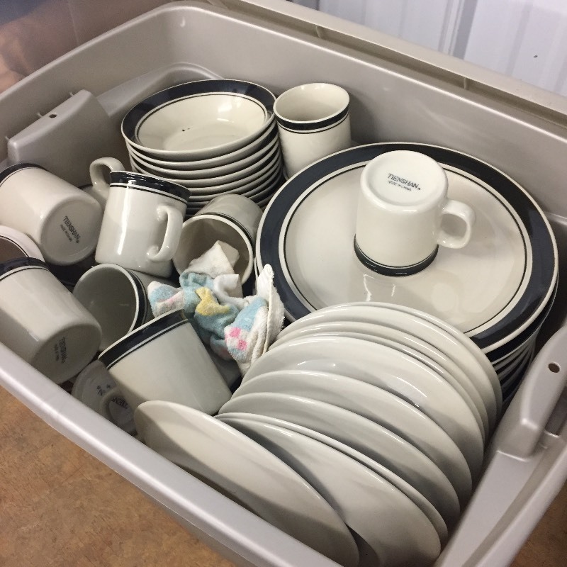 8 PC.SET OF DISHES