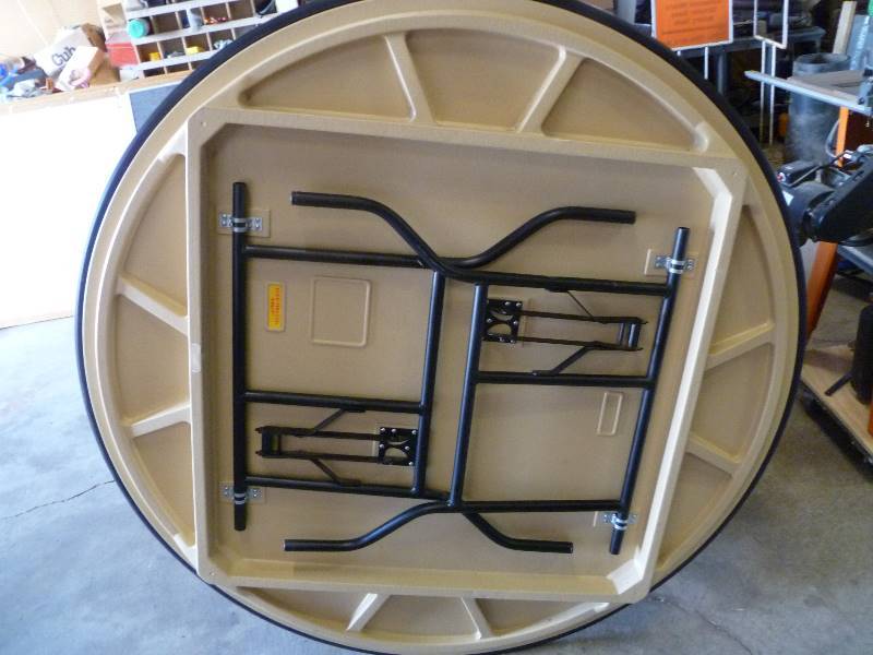 lot 7 image: 60 Round Banquet Table