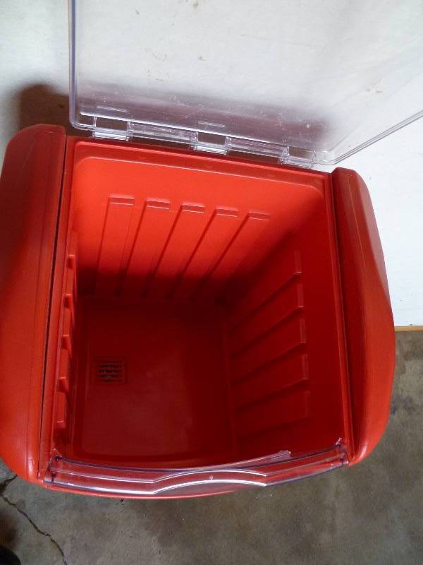 lot 8 image: Coca-Cola Display Cooler (non-electric)