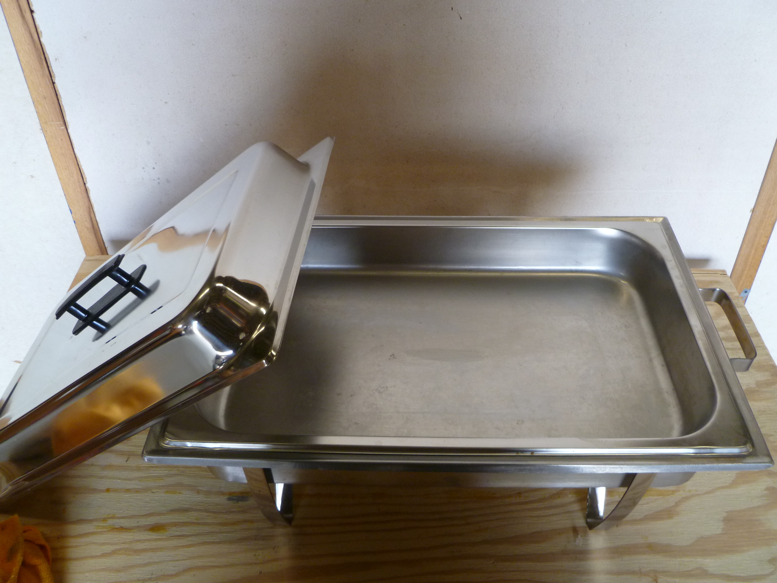 lot 14 image: 8 Quart Stainless Steel Chafer