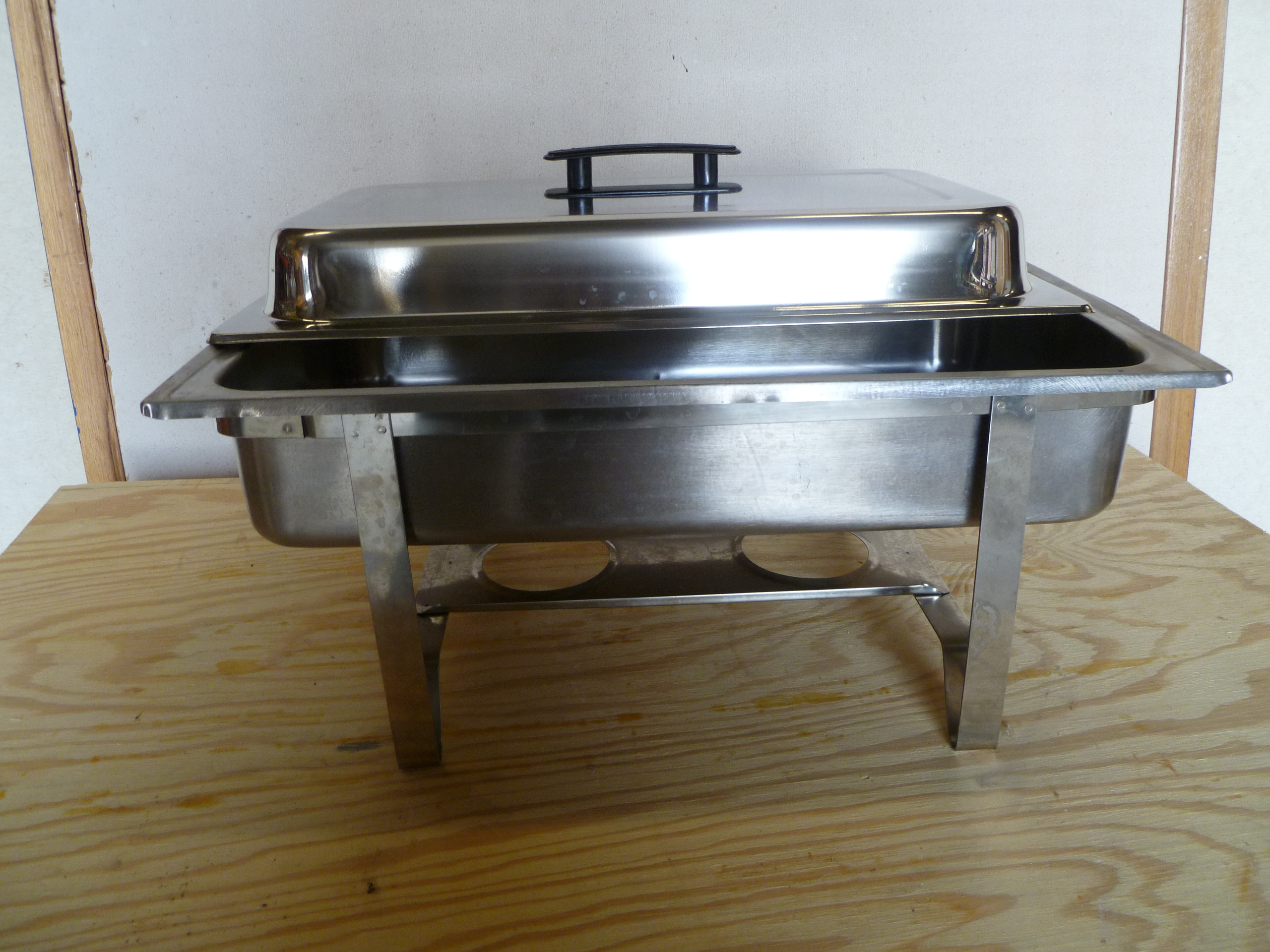 lot 17 image: 8 Quart Stainless Steel Chafer