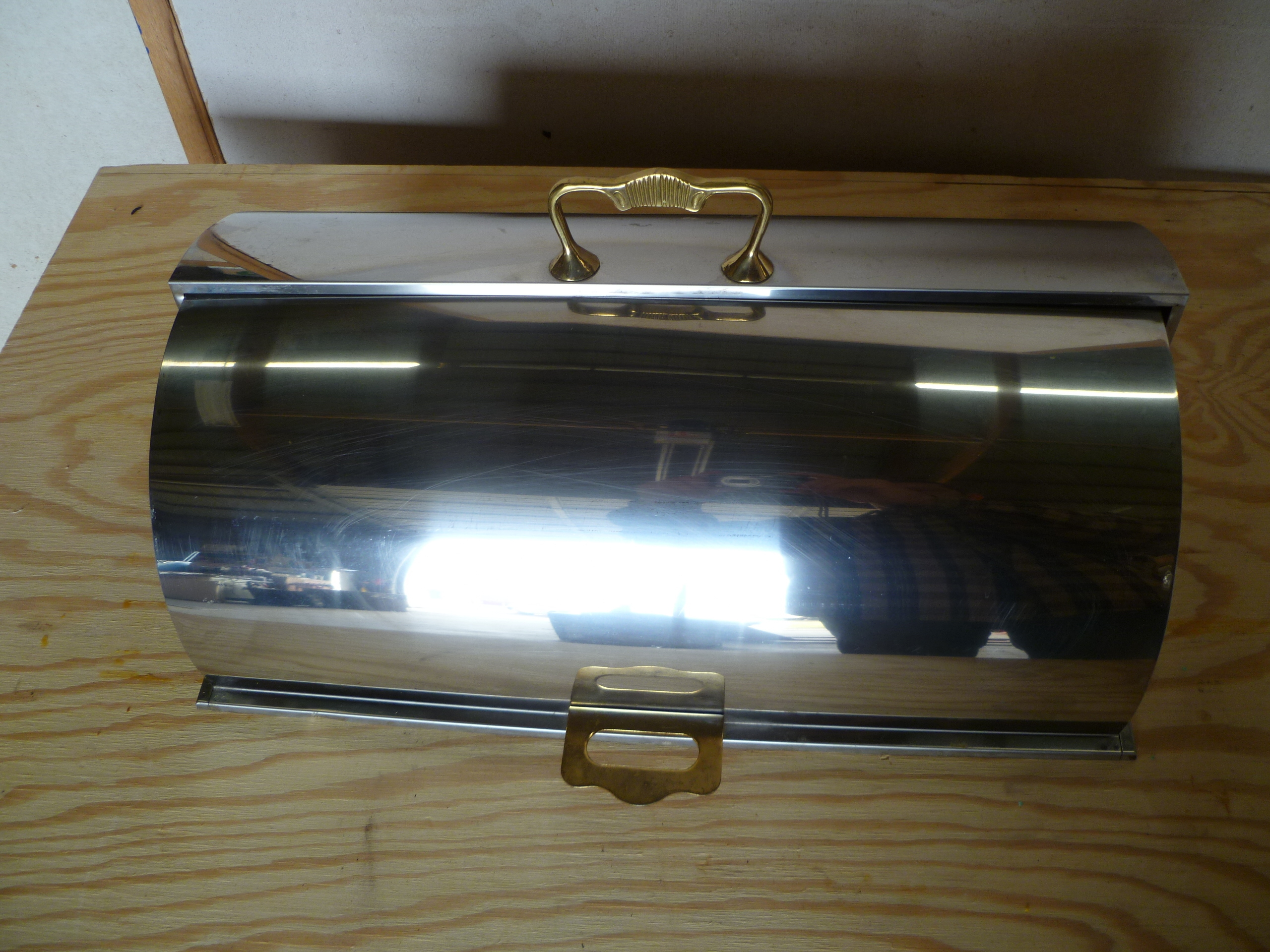 lot 19 image: Stainless Steel 8 Quart Roll Top Chafer Cover