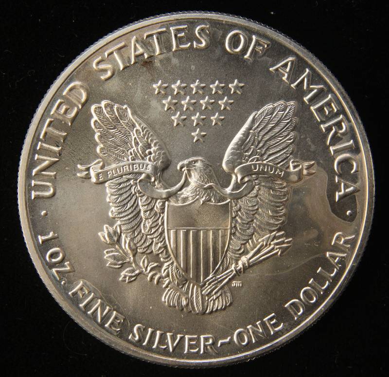 1989 AMERICAN SILVER EAGLE 1 TROY OZ. .999 FINE SILVER DOLLAR