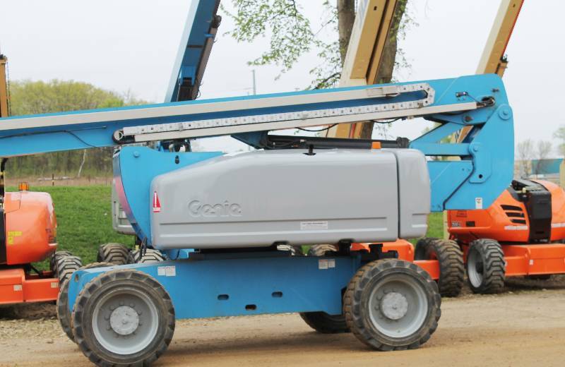 lot 1 image: Genie  Z 80 60 Articulating Boom Lift