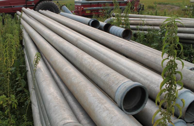 lot 6 image: 6 Aluminum Irrigation Pipes 1500 Ft