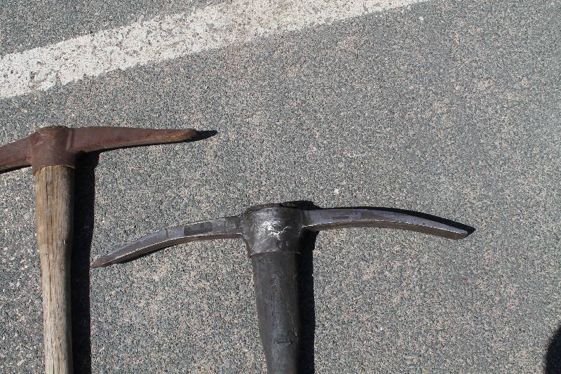 lot 24 image: Digging Tools