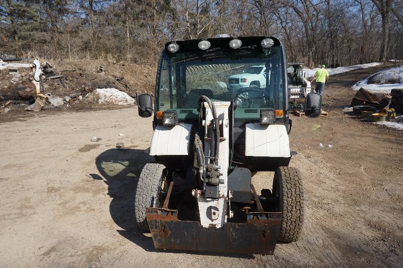 lot 1 image: 2005 Bobcat Toolcat 5600  RESERVE HAS BEEN MET