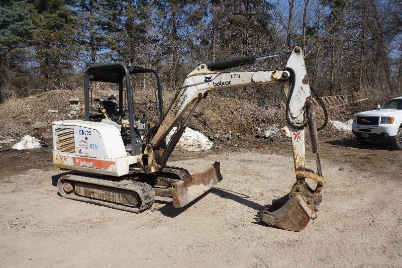 lot 3 image: 1999 Bobcat Model 334 Mini Tracked Excavator