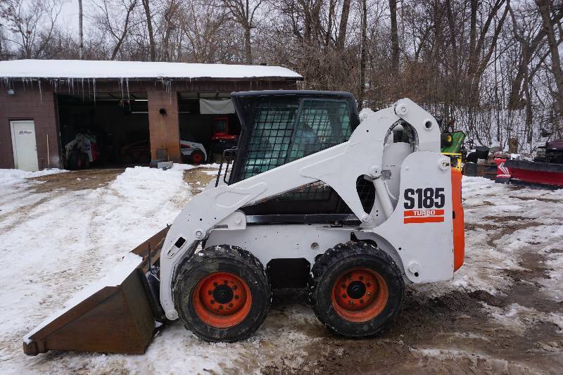 lot 6 image: 2001 Bobcat S185 Skid Loader Skid Steer