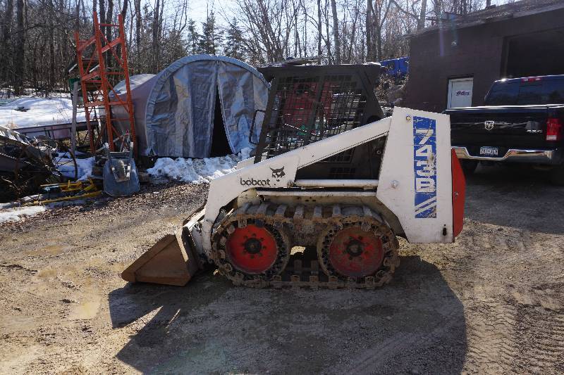 lot 9 image: 1994 Bobcat 743B Skid Loader Skid Steer