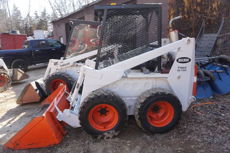 lot 12 image: Melroe Bobcat Model M700 Skd Loader Skid Steer