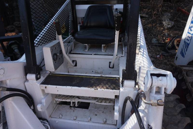 lot 13 image: Melroe Bobcat Model M610 Skd Loader Skid Steer
