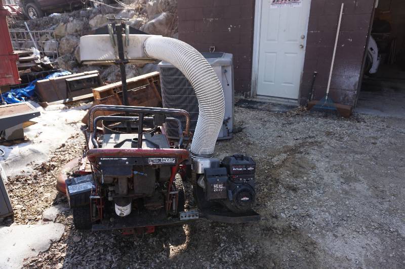 lot 19 image: Toro Pro Line 48 Lawn Mower With  BaggerCollection System