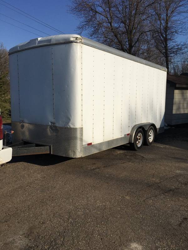 lot 10 image: 1999 Doolittle 16 Tandem Axle Enclosed Trailer