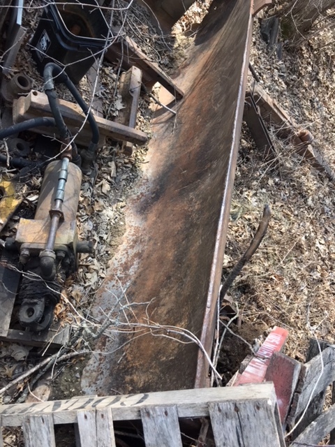 lot 18 image: Dozer Blade Off Of Cat D6