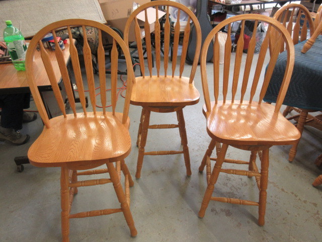 lot 703 image: SOLID OAK COUNTER  STOOLS