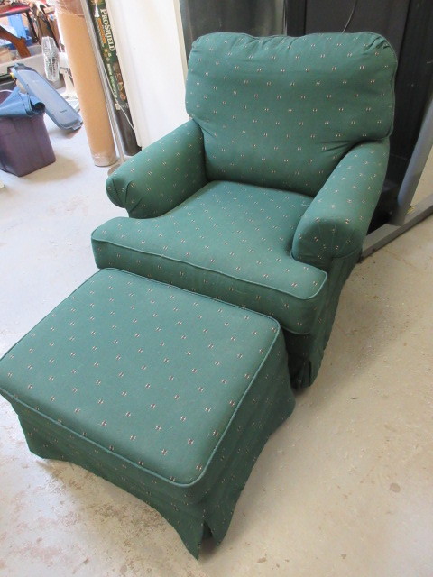 lot 707 image: LA Z BOY EASY CHAIR WITH OTTOMAN